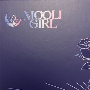 Mooli Girl Black Box with Rose Design